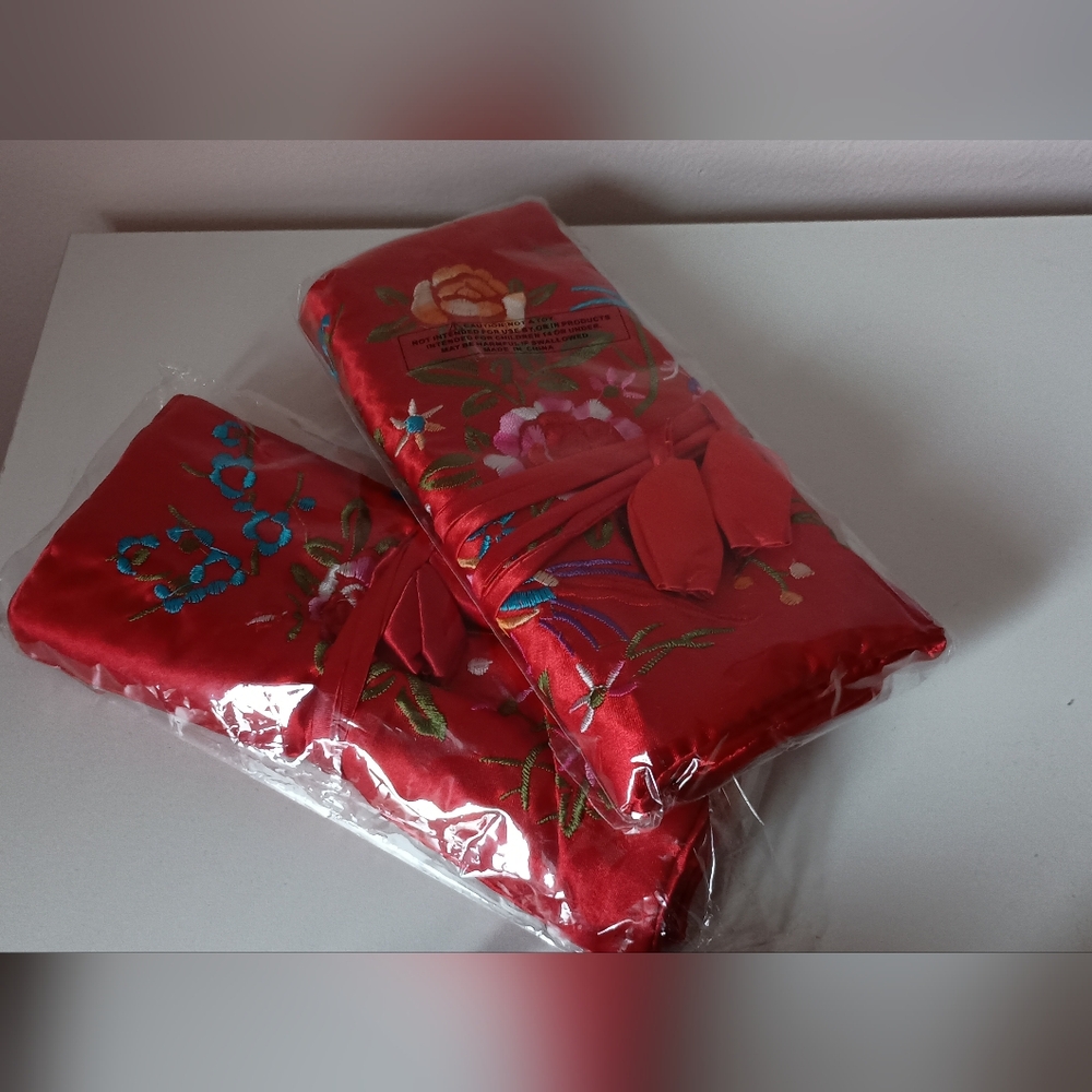 3/$15 NwoT 2 Red Embroidered Travel Jewelry Roll, Case